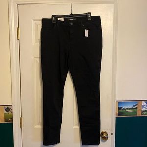 Jordache NEW, mid rise skinny jeans black